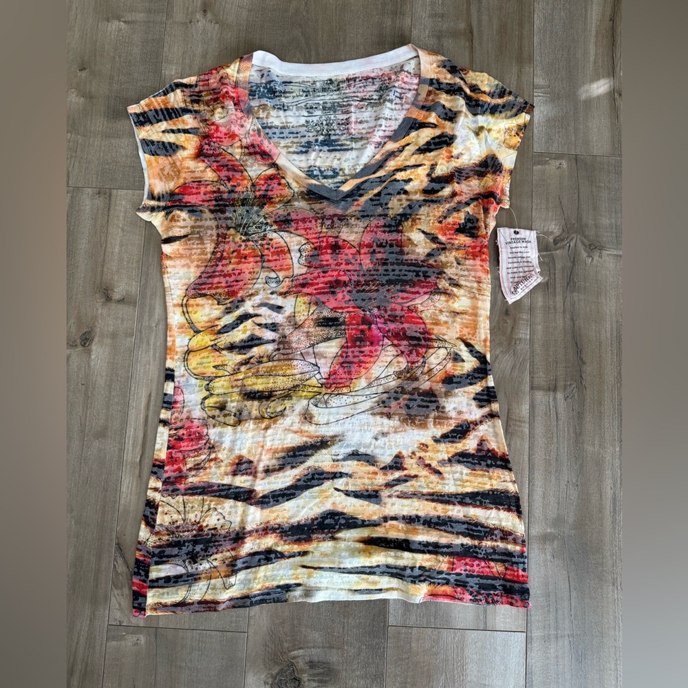 Lot of 3 NEW Awake Couture Los Angeles‎ V-Neck Shirt Short Sleeve Women Medium - Picture 5 of 13